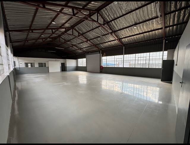 400M² WAREHOUSE TO LET IN WYNBERG